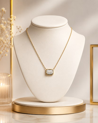 Diamond Pendant Necklace in Yellow Gold